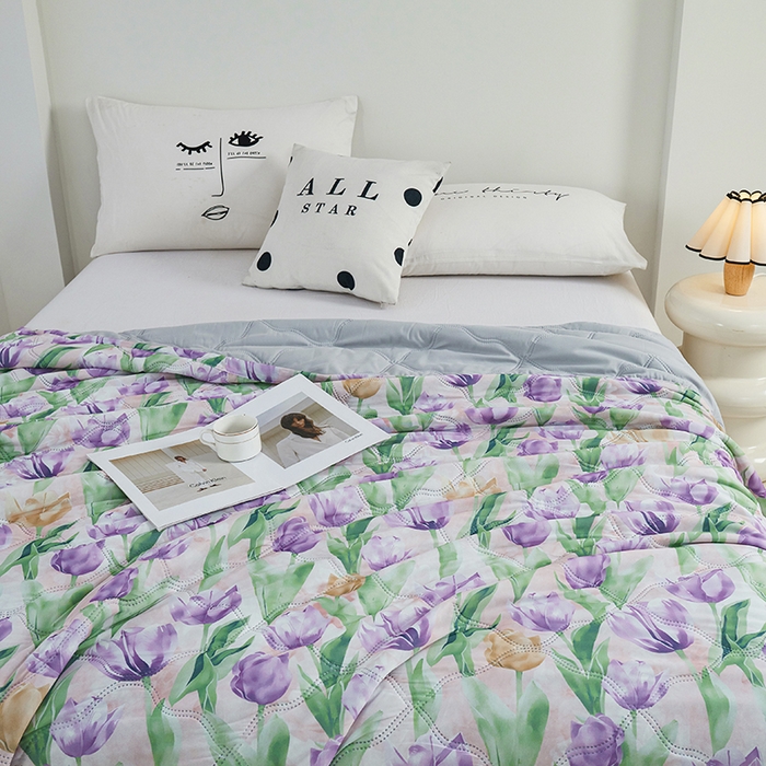 91家纺网 家纺一手货源 找家纺 被多多被业 2025新款凉感丝印花夏被夏凉被空调被 紫色郁金香