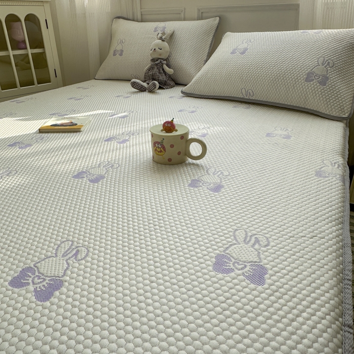 91家纺网 家纺一手货源 找家纺 金爱家 2025新款430克中分子豆豆席凉席席子 豆豆席-兔兔紫