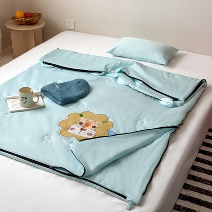 91家纺网 家纺一手货源 找家纺 （总）喜多兔儿童家纺 2025新款萌宝系列40S纯棉夏季睡袋防踢被