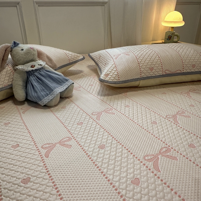 91家纺网 家纺一手货源 找家纺 金爱家 2025新款430克中分子豆豆席凉席席子 豆豆席-蝴蝶结粉