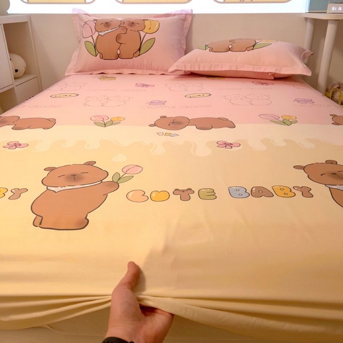 91家纺网 家纺一手货源 找家纺 浩诚2025新款卡皮巴拉原创IP全棉大版单床笠单枕套-有作品登记证书 幸运巴拉