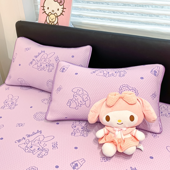 91家纺网 家纺一手货源 找家纺 2025新款三丽鸥正版授权A类提花冰豆豆凉席平铺款床笠款系列_1409 冰豆豆-美乐蒂-紫