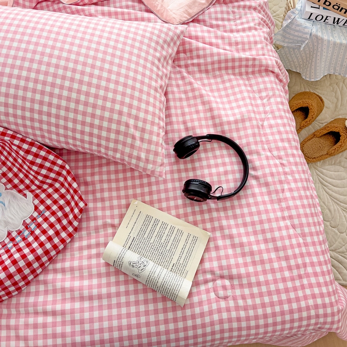 91家纺网 家纺一手货源 找家纺 2025春夏新款嵌绳款云柔水洗棉单夏被夏凉被空调被 嵌绳夏被-小格浅粉