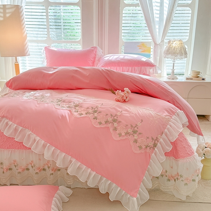 91家纺网 家纺一手货源 找家纺 大麦家纺2025新款年新款亲肤花边款床盖四件套  甜心小姐-樱花粉