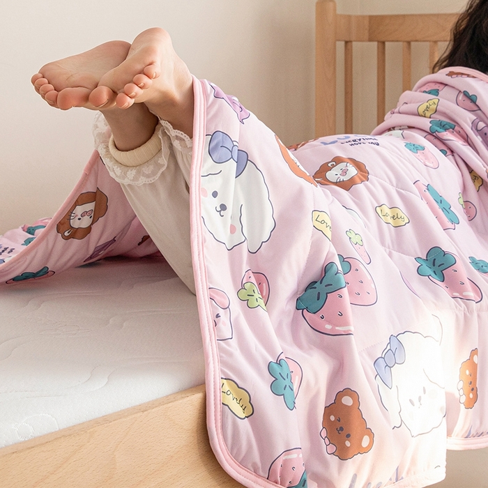 91家纺网 家纺一手货源 找家纺 嗨生活2025年儿童夏被 幼儿园夏被 凉感丝夏被 安妮兔