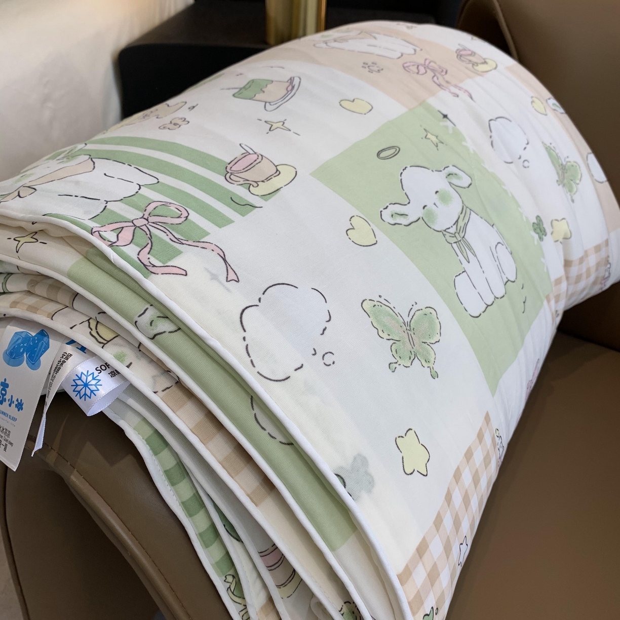 91家纺网 家纺一手货源 找家纺 2025新款小冰皮夏凉被锦纶氨纶面料空调夏被凉感丝单夏被空调被 生日派对