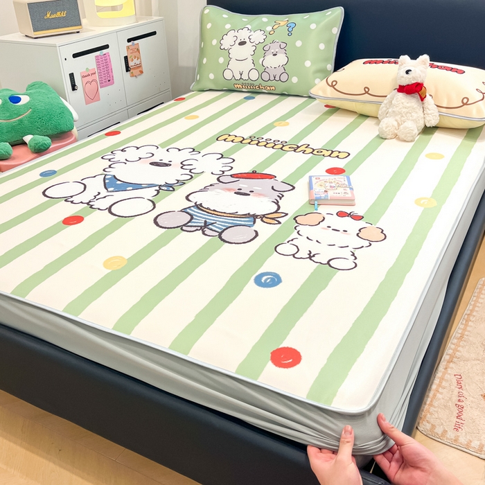 91家纺网 家纺一手货源 找家纺 暮思家居 2025新款正版miiiiichan可爱卡通大版数码印花A类1200D冰丝凉席三件套平铺床笠 彩色波点狗