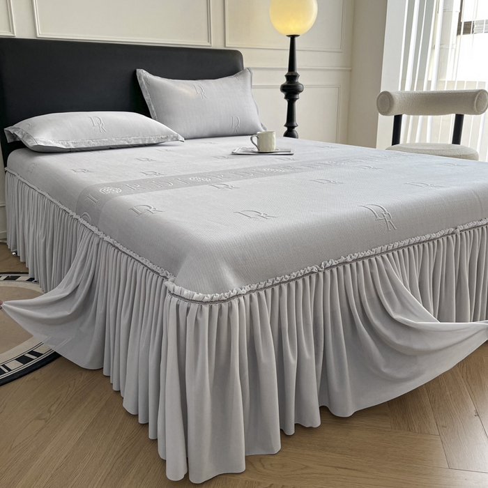 91家纺网 家纺一手货源 找家纺 鑫琪莱  2025新款5D立体雕花凉感豆豆冰丝床裙三件套 床裙D款-灰