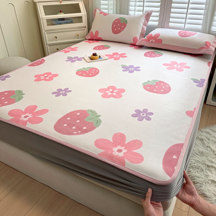 91家纺网 家纺一手货源 找家纺 迪乐妮 2025新款真冰藤印花床笠款凉席 甜心草莓