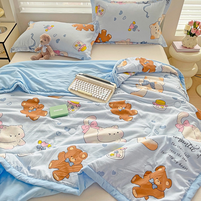 91家纺网 家纺一手货源 找家纺 富艺隆 2025新款水洗棉双层纱夏被 小猫逃离记