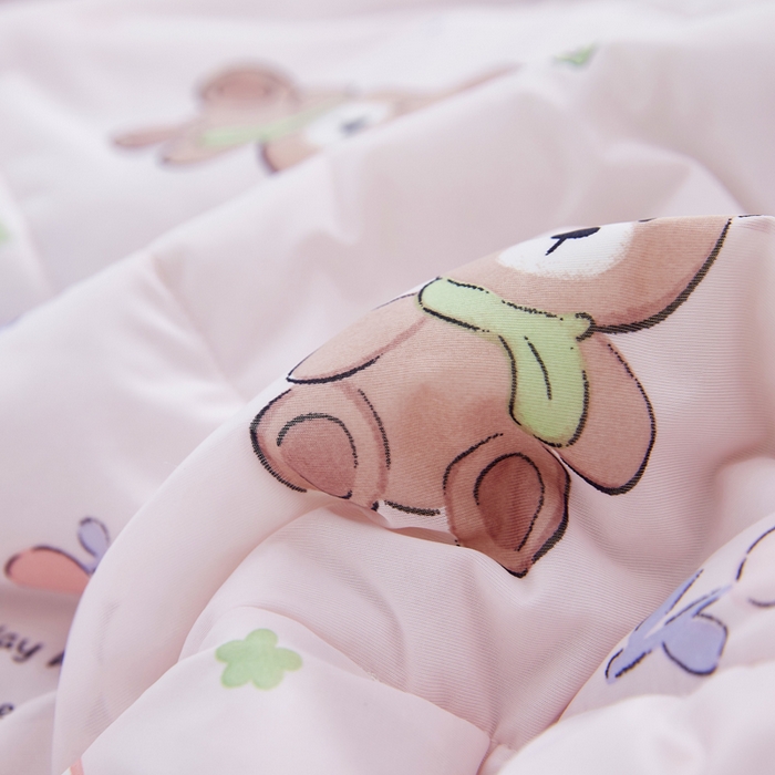 91家纺网 家纺一手货源 找家纺 丝涟家居 2025新款A类卡通小清新双面印花凉感丝夏被玩具乐园