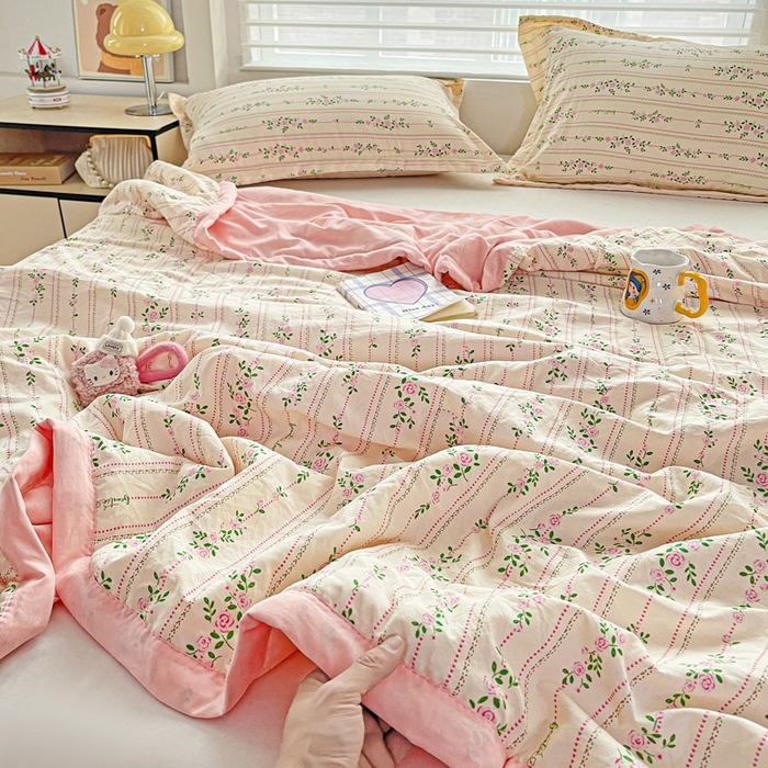 91家纺网 家纺一手货源 找家纺 富艺隆 2025新款水洗棉双层纱夏被 心跳回声