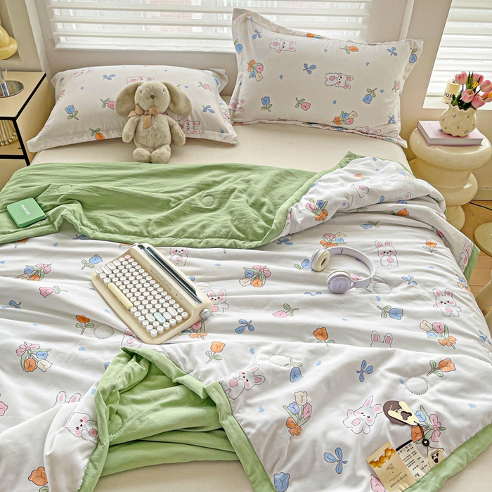 91家纺网 家纺一手货源 找家纺 富艺隆 2025新款水洗棉双层纱夏被 花园小兔