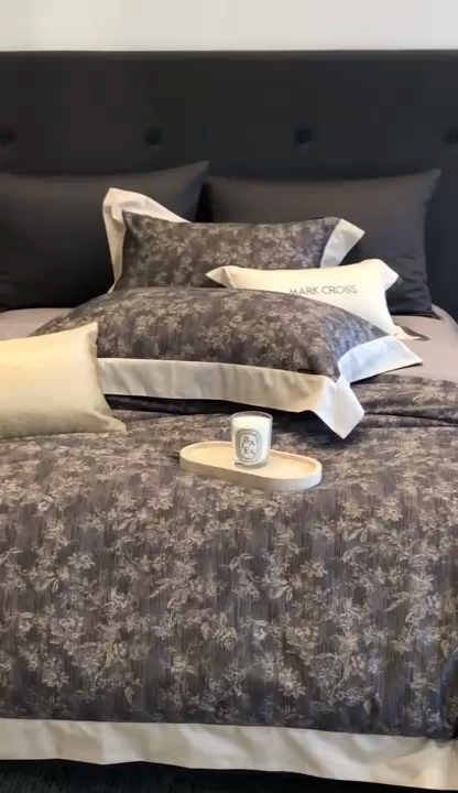 91家纺网 家纺一手货源 找家纺 佳汐蓝2025新款典雅诗意花卉全棉印花四件套券后不低于438/458元 柏林庄园-游牧灰