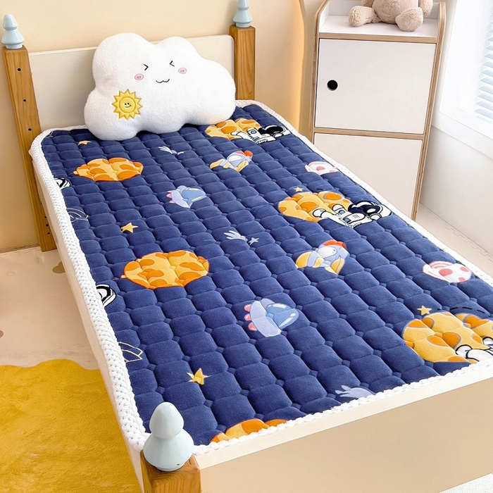91家纺网 家纺一手货源 找家纺 梵赫家纺2024新款牛奶绒床护垫床垫幼儿园床垫儿童床垫可水洗 薄垫-太空旅行