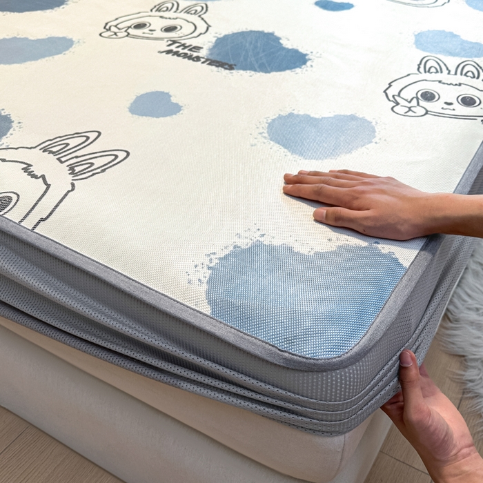 91家纺网 家纺一手货源 找家纺 迪乐妮 2025新款真冰藤印花床笠款凉席 小怪兽