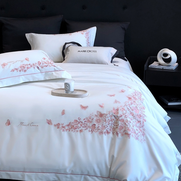 91家纺网 家纺一手货源 找家纺 佳汐蓝2025新款清雅自然刺绣黄金棉系列四件套价格表券后不低于498/518元 苏莉春天-羽缎白