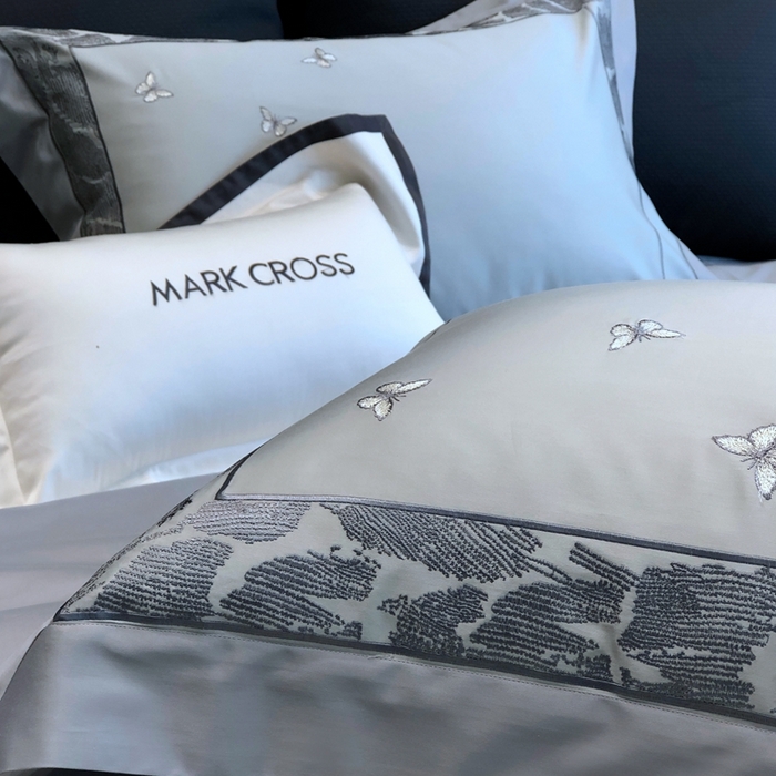 91家纺网 家纺一手货源 找家纺 佳汐蓝2025新款清雅自然刺绣黄金棉系列四件套价格表券后不低于498/518元 春野浮绿-雾隐灰