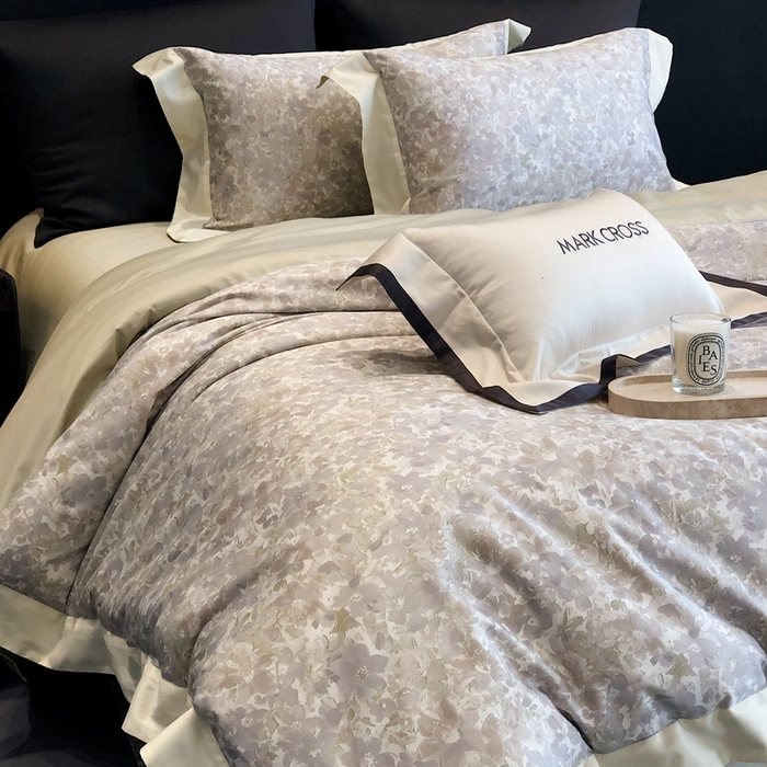 91家纺网 家纺一手货源 找家纺 佳汐蓝2025新款典雅诗意花卉全棉印花四件套券后不低于438/458元 馥雅铃兰-月灰蓝