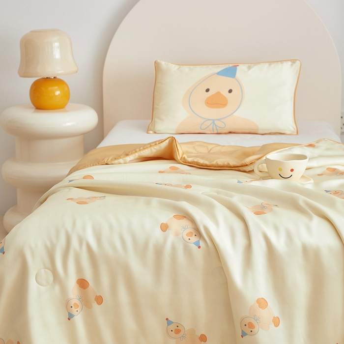 91家纺网 家纺一手货源 找家纺 荷马之梦 2025新款A类60s原创手绘卡通大豆纤维儿童夏被 毛绒鸭