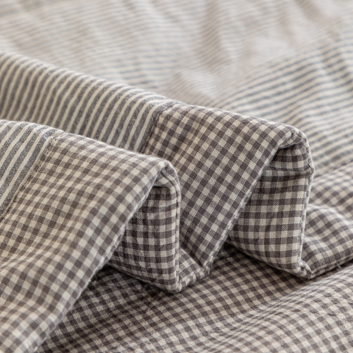 91家纺网 家纺一手货源 找家纺 鑫棉坊 2025新款全棉色织水洗棉A类棉花夏被可机洗空调被四件套床单枕套 浅灰谧境