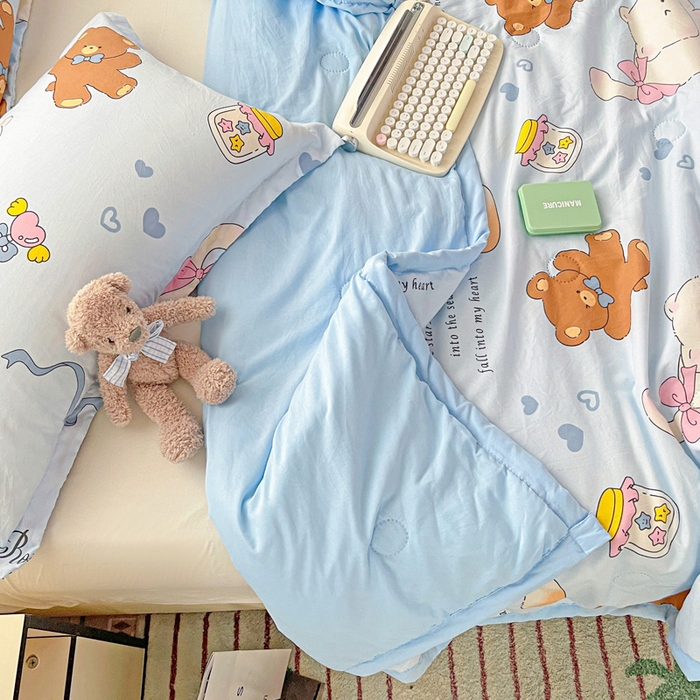 91家纺网 家纺一手货源 找家纺 富艺隆 2025新款水洗棉双层纱夏被 小猫逃离记