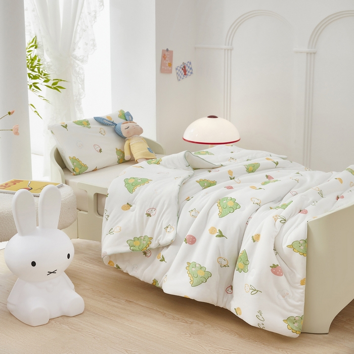 91家纺网 家纺一手货源 找家纺 丝涟家居 2025新款A类双面针织棉卡通小清新滚绳工艺夏被小恐龙