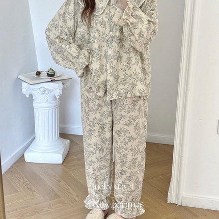 91家纺网 家纺一手货源 找家纺 纽约生活2025新款甜美法式有氧纱大翻领蕾丝套装家居服 瑞莎