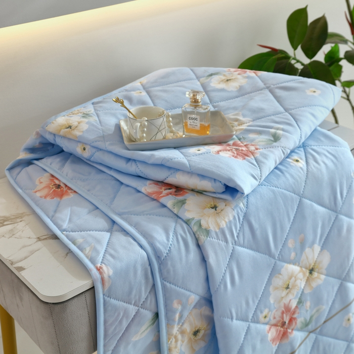 91家纺网 家纺一手货源 找家纺 富艺隆 超声波钻石绒夏被 落英缤纷