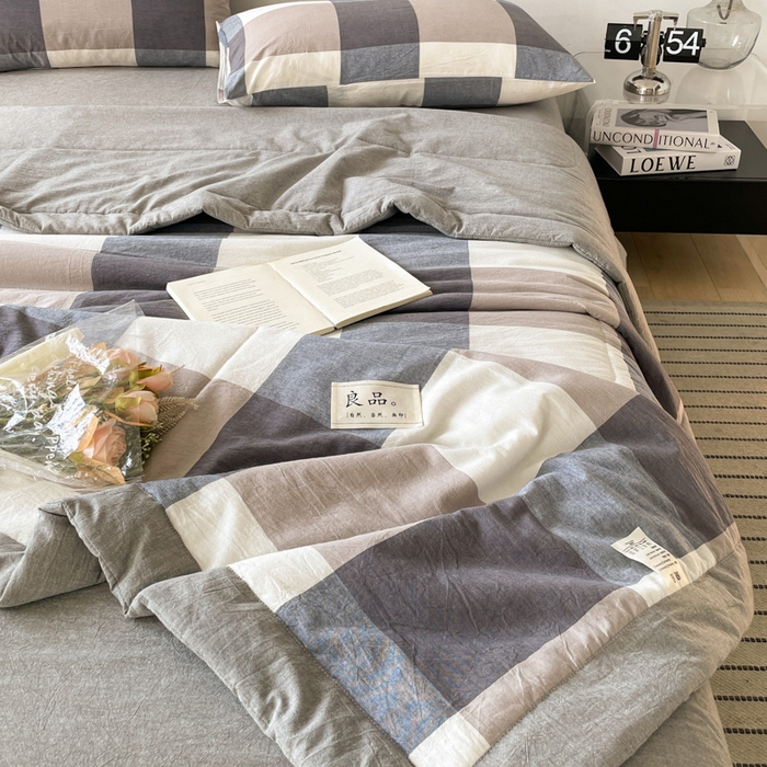 91家纺网 家纺一手货源 找家纺 2025梦初语新款无印风棉花夏被 蓝灰大格