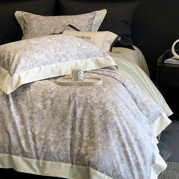 91家纺网 家纺一手货源 找家纺 佳汐蓝2025新款典雅诗意花卉全棉印花四件套券后不低于438/458元 馥雅铃兰-月灰蓝