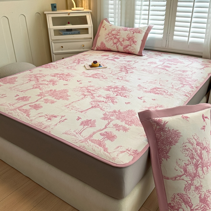 91家纺网 家纺一手货源 找家纺 迪乐妮 2025新款真冰藤印花床笠款凉席 丛林间-粉