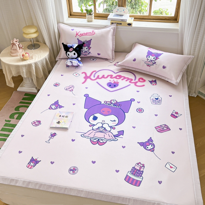 91家纺网 家纺一手货源 找家纺 博雅 2025新款三丽欧A类大版数码印花1200D冰丝凉席凉席席子 礼盒库洛米