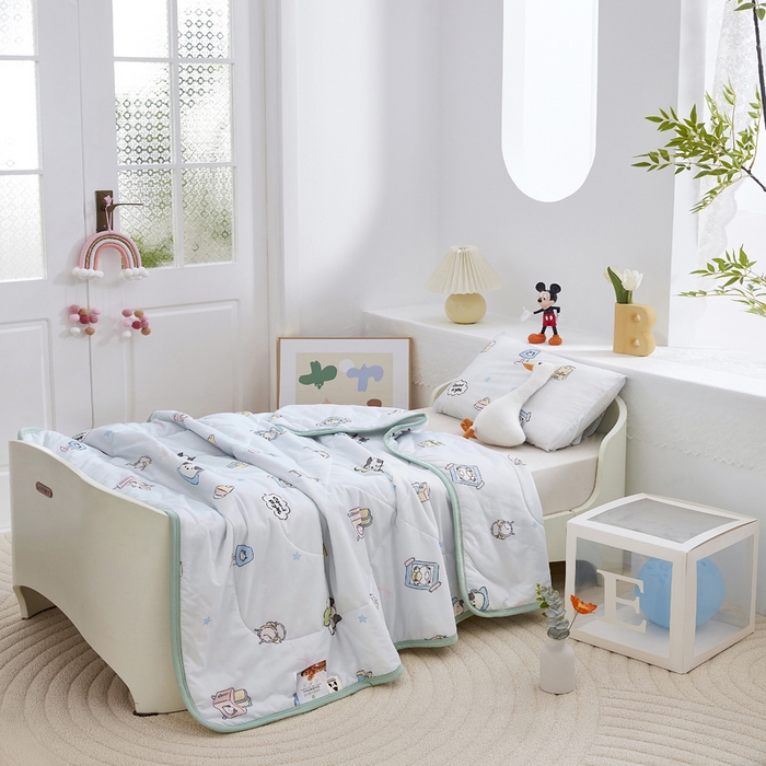 91家纺网 家纺一手货源 找家纺 丝涟家居 2025新款A类卡通小清新双面印花凉感丝夏被慵懒猫