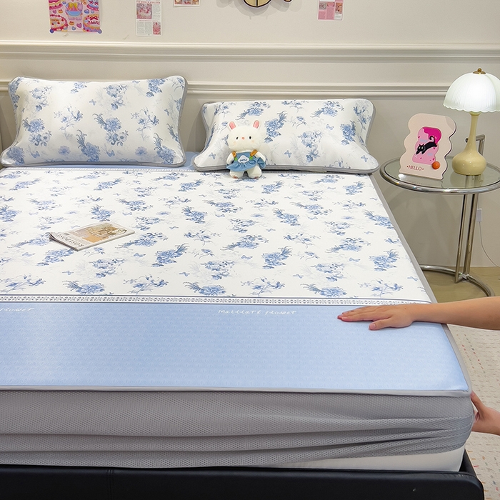 91家纺网 家纺一手货源 找家纺 摩妮卡 2025新款小清新碳光冰丝软席床笠款单床笠三件套 花绮梦-蓝