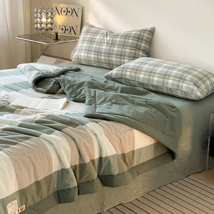 91家纺网 家纺一手货源 找家纺 2025梦初语新款无印风棉花夏被 绿大格