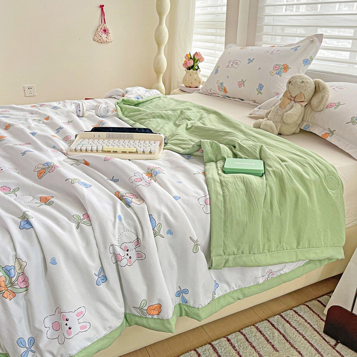 91家纺网 家纺一手货源 找家纺 富艺隆 2025新款水洗棉双层纱夏被 花园小兔