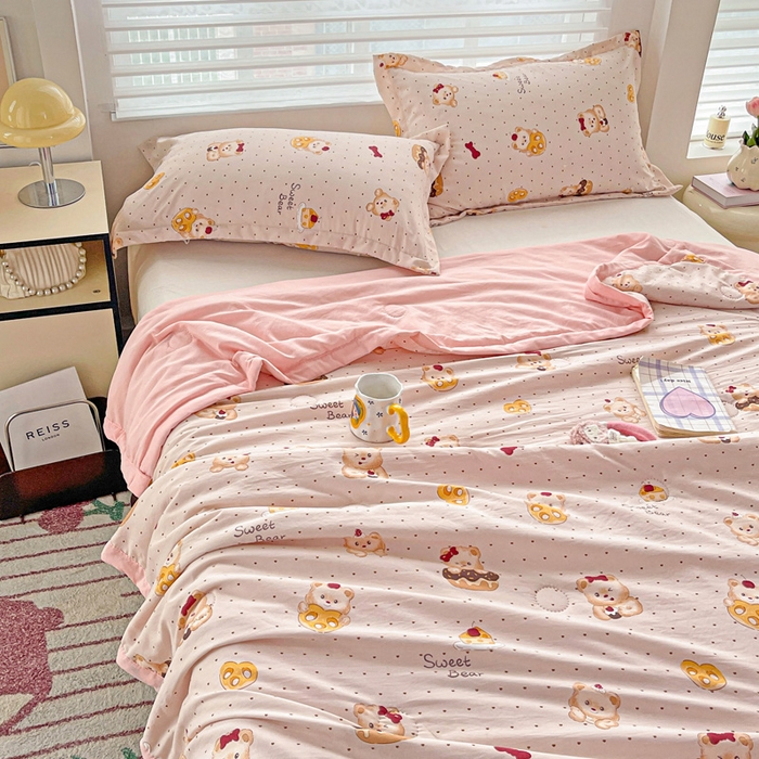 91家纺网 家纺一手货源 找家纺 富艺隆 2025新款水洗棉双层纱夏被 小熊甜饼