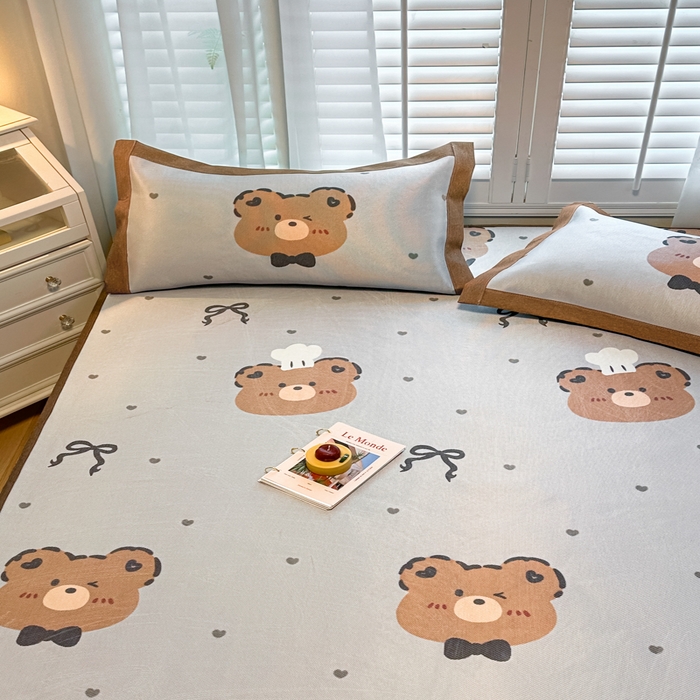 91家纺网 家纺一手货源 找家纺 迪乐妮 2025新款真冰藤印花床笠款凉席 爱心熊