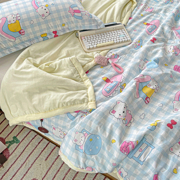 91家纺网 家纺一手货源 找家纺 富艺隆 2025新款水洗棉双层纱夏被 蛋糕小猫蓝