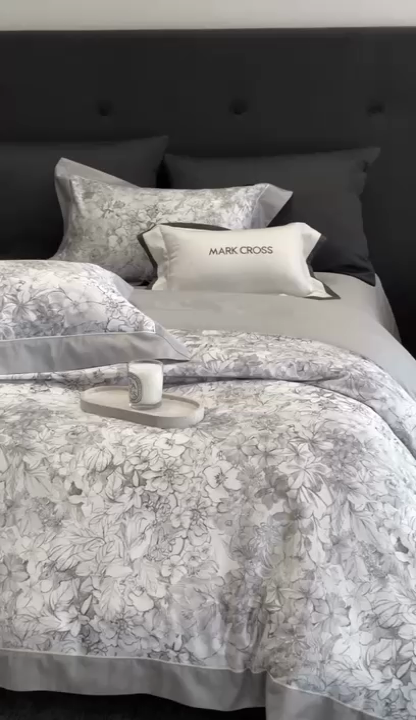 91家纺网 家纺一手货源 找家纺 佳汐蓝2025新款典雅诗意花卉全棉印花四件套券后不低于438/458元 雾隐巴黎-星空灰