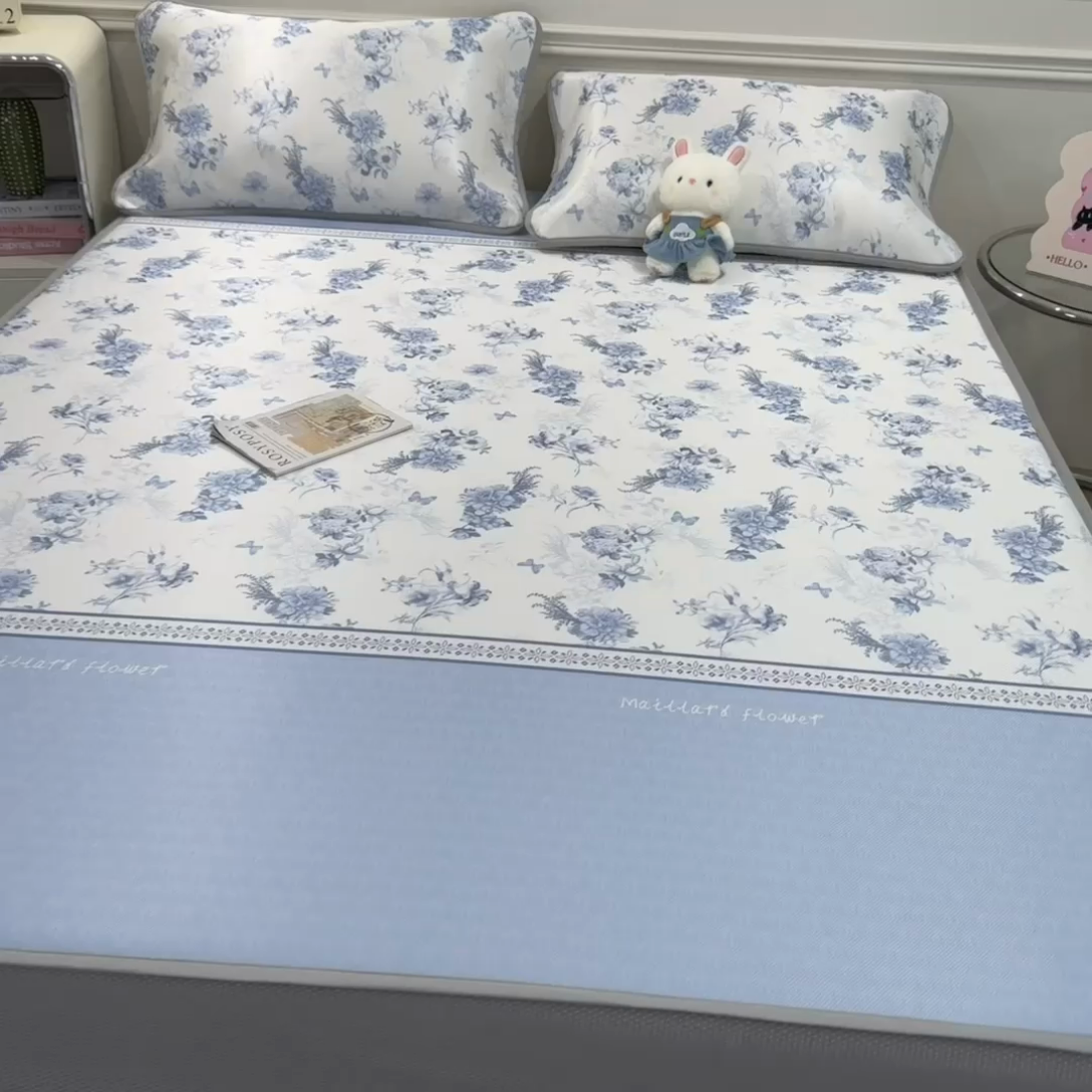 91家纺网 家纺一手货源 找家纺 摩妮卡 2025新款小清新碳光冰丝软席床笠款单床笠三件套 花绮梦-蓝