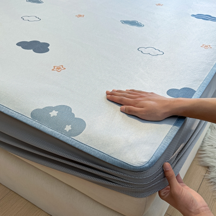 91家纺网 家纺一手货源 找家纺 迪乐妮 2025新款真冰藤印花床笠款凉席 蓝天白云