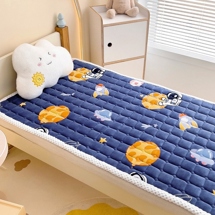 91家纺网 家纺一手货源 找家纺 梵赫家纺2024新款牛奶绒床护垫床垫幼儿园床垫儿童床垫可水洗 垫套-太空旅行