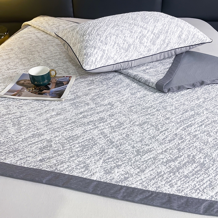 91家纺网 家纺一手货源 找家纺 锦罗绣 2025春夏新款PE中分子凉感提花软凉席席子 流金岁月-灰 床单款