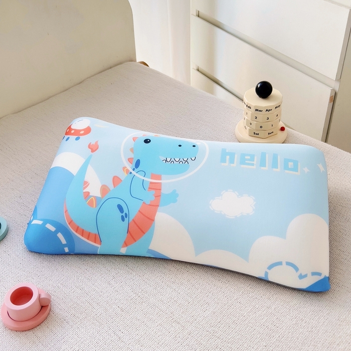 91家纺网 家纺一手货源 找家纺 2025新款卡通凉感丝亲肤枕 太空恐龙50*30*4 