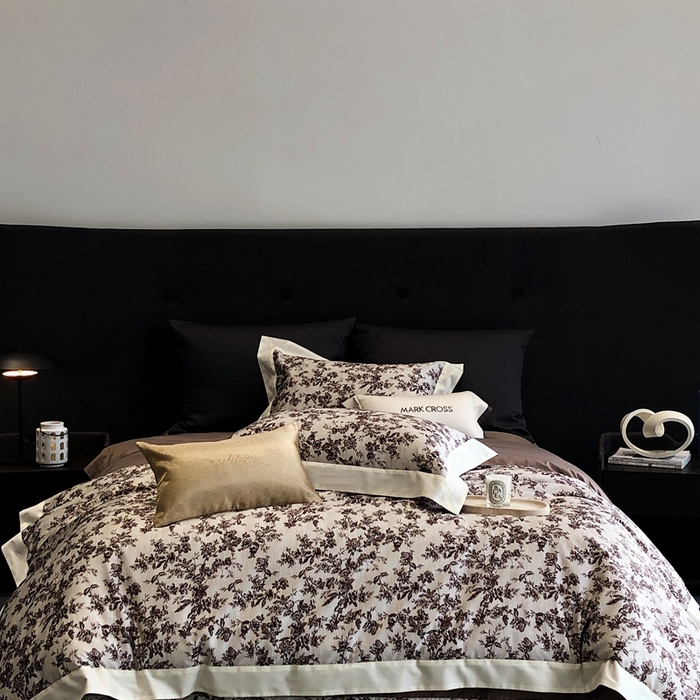 91家纺网 家纺一手货源 找家纺 佳汐蓝2025新款典雅诗意花卉全棉印花四件套券后不低于438/458元 柏林庄园-奢红棕