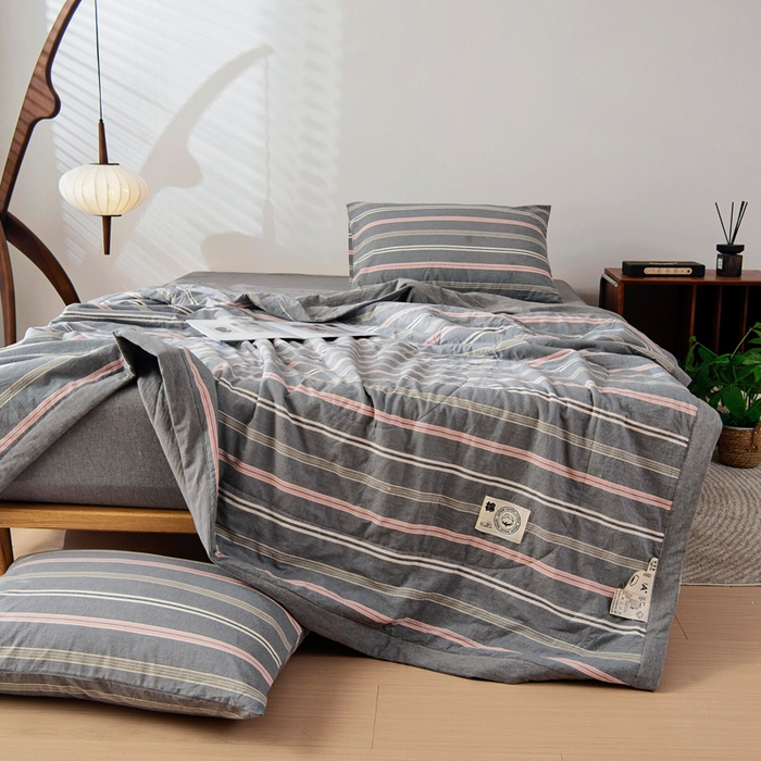 91家纺网 家纺一手货源 找家纺 鑫棉坊 2025新款全棉色织水洗棉A类棉花夏被可机洗空调被四件套床单枕套 贝拉