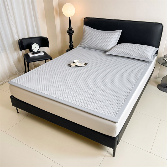 91家纺网 家纺一手货源 找家纺 雯豆家纺 2025夏季新款高端PE凉感中分子凉席三件套纯色绑带款席子套件 方格款-威尼斯灰