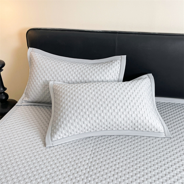 91家纺网 家纺一手货源 找家纺 雯豆家纺 2025夏季新款高端PE凉感中分子凉席三件套纯色绑带款席子套件 方格款-威尼斯灰